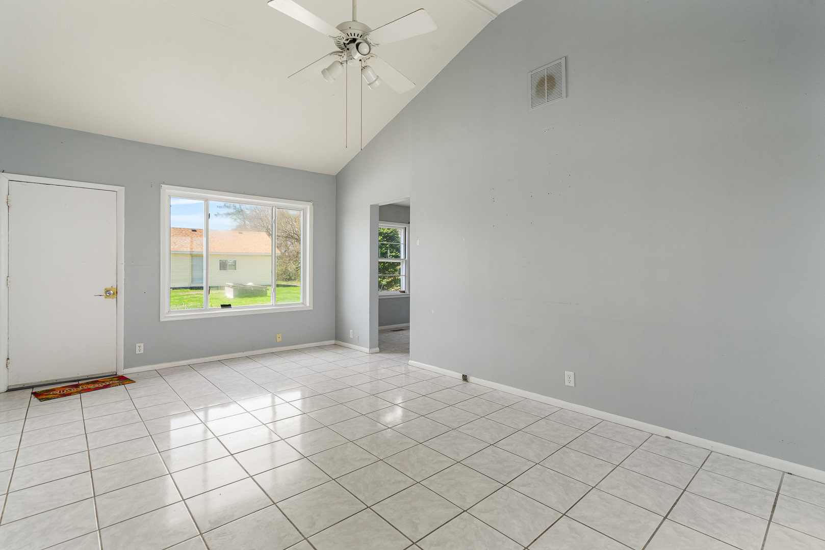2697 River Road Kankakee, IL 60901 - Photo 8 of 60 a view of an empty room and window