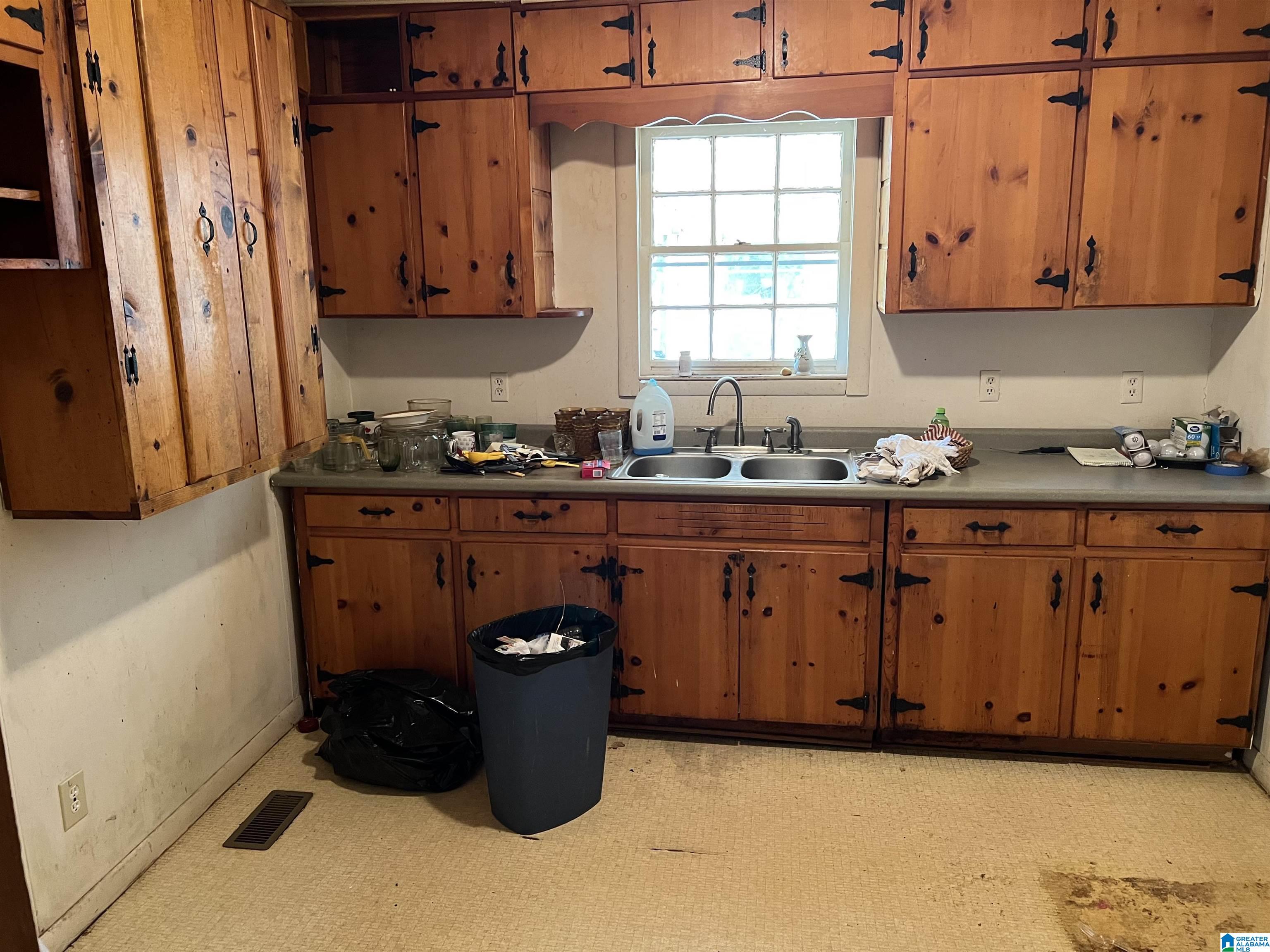 135 Self Road Anniston, AL 36201 - Photo 6 of 25