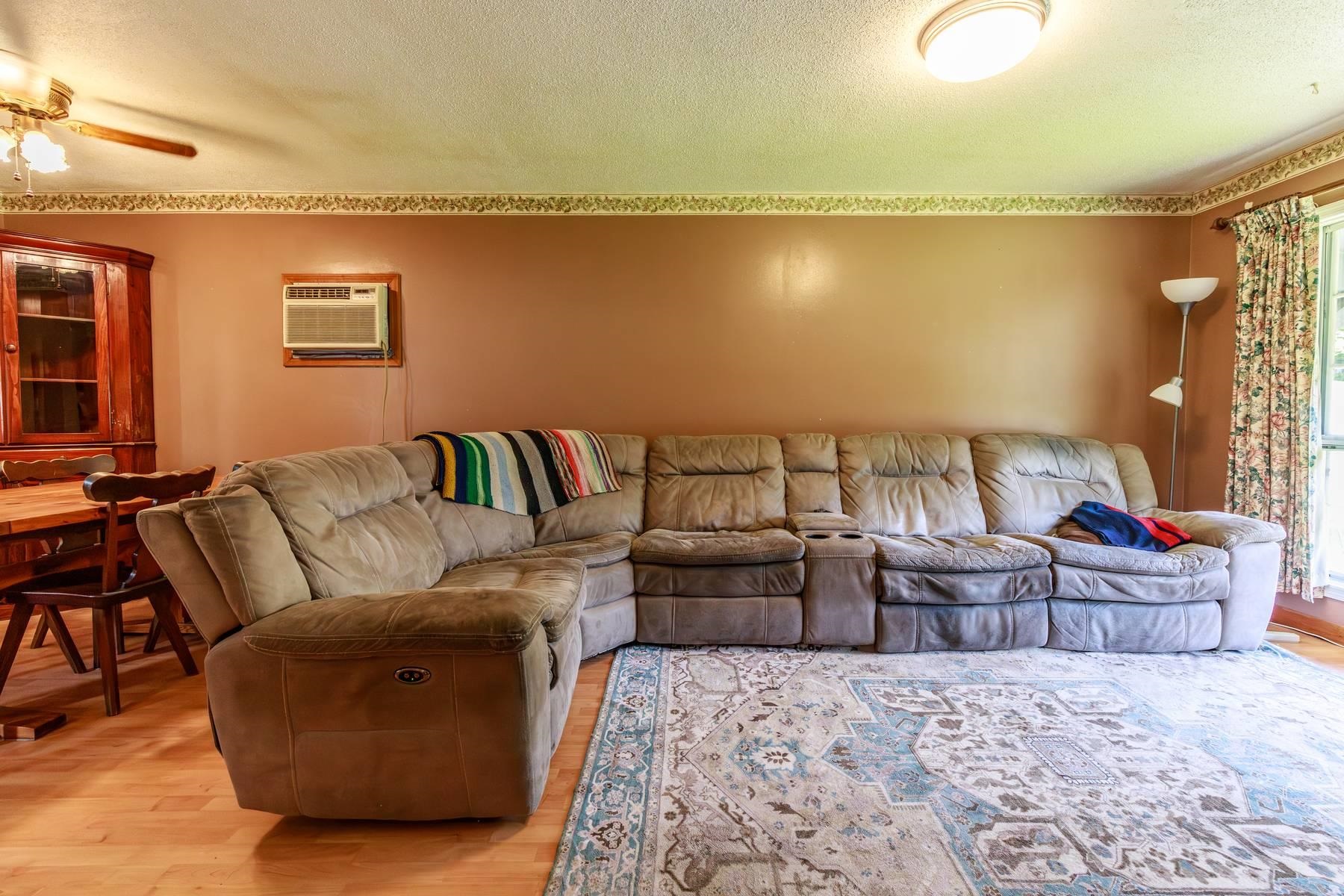 48 Carriage Hill Road Brattleboro, VT 05301 - Photo 4 of 38