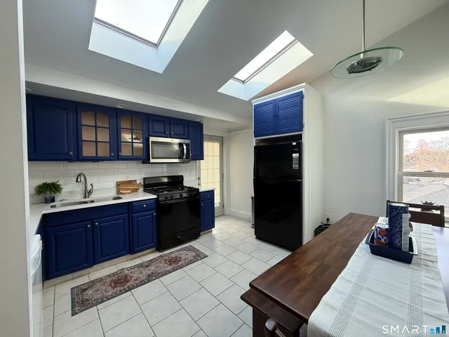 $2,375 | 883 Montauk Avenue, New London, CT 06320