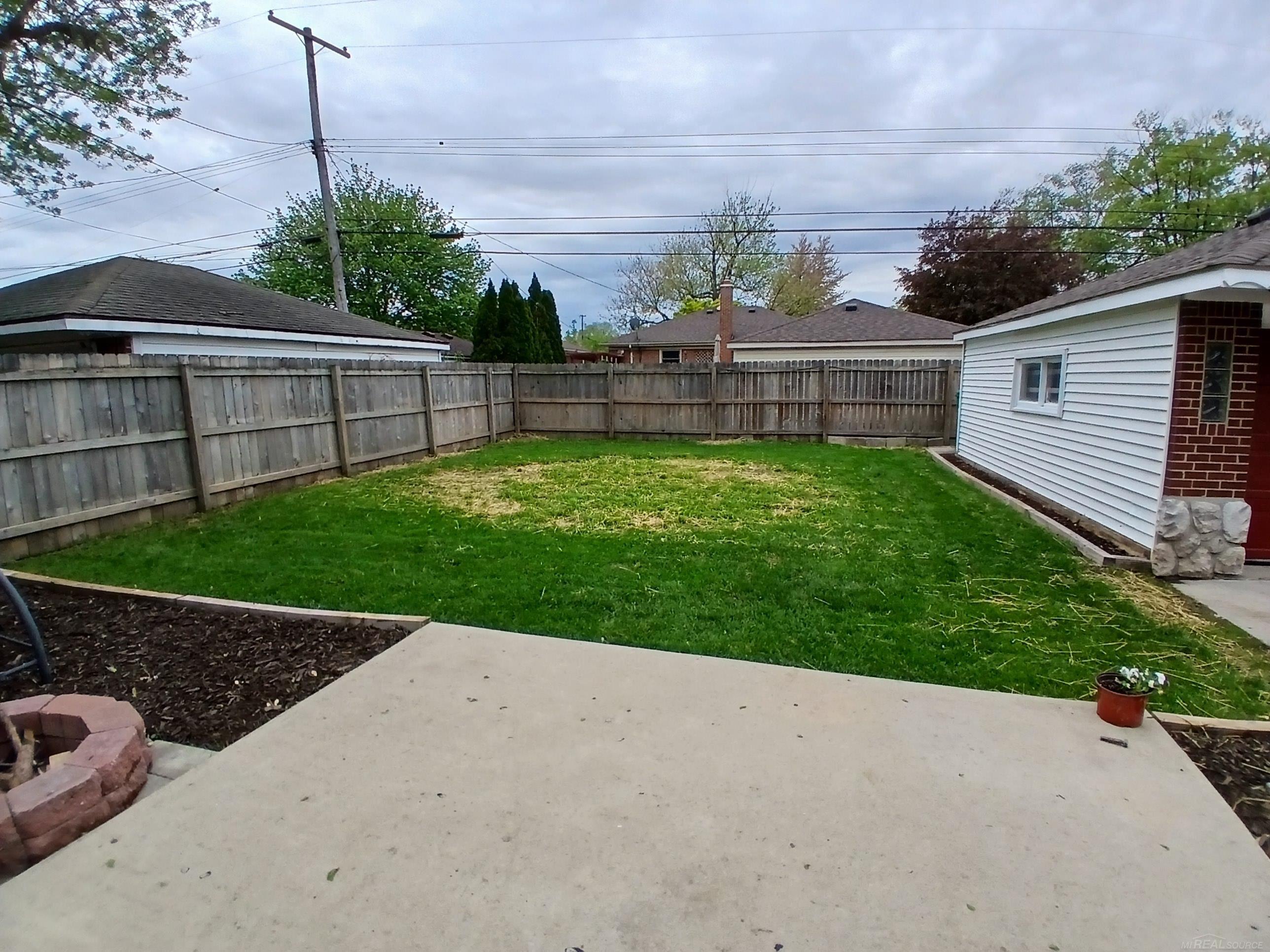 24675 Ridgecroft Avenue Eastpointe, MI 48021 - Photo 6 of 31
