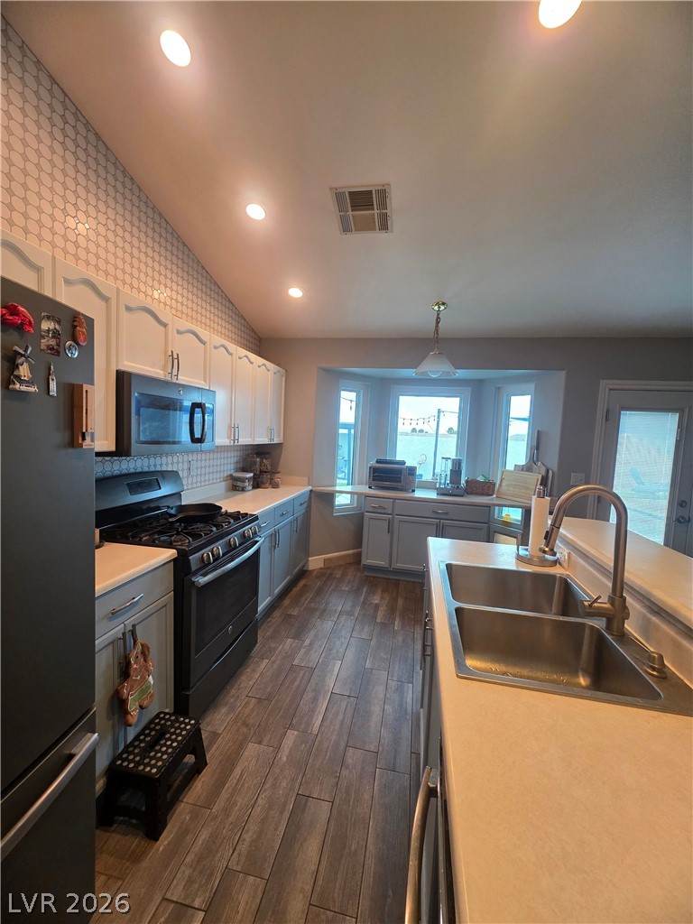 826 Manor Shores Road Henderson, NV 89002 - Photo 7 of 20 Kitchen