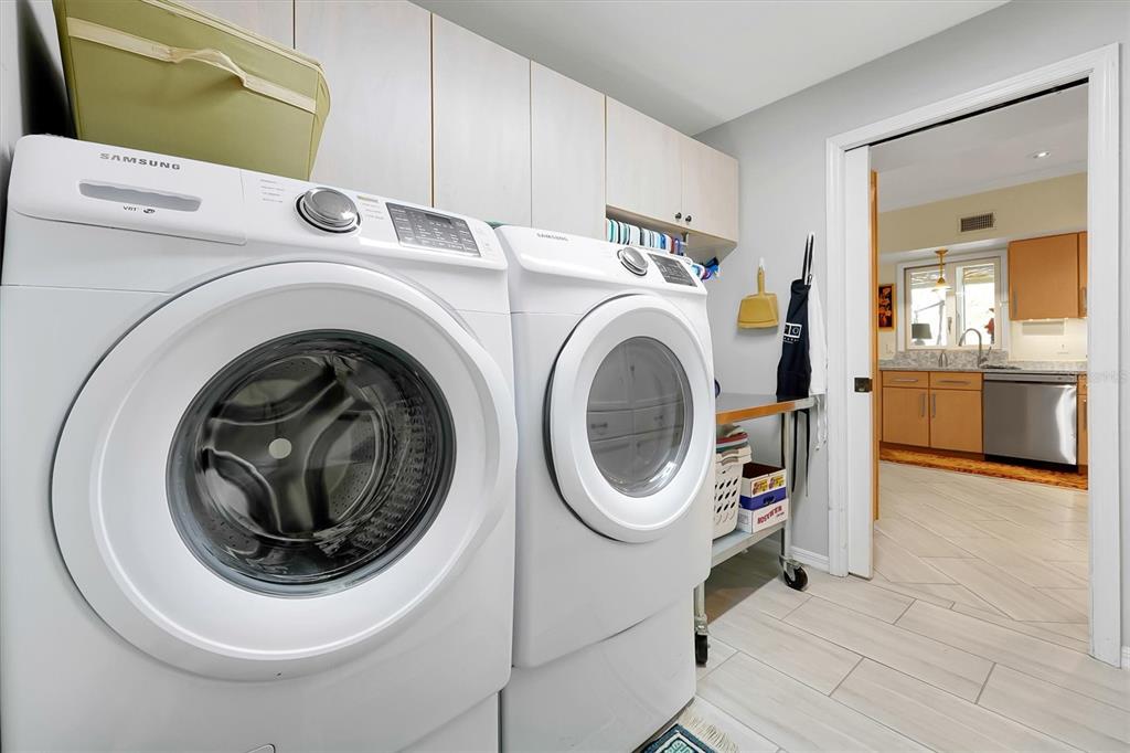139 Woden Way Winter Haven, FL 33884 - Photo 39 of 60 a utility room with dryer and washer