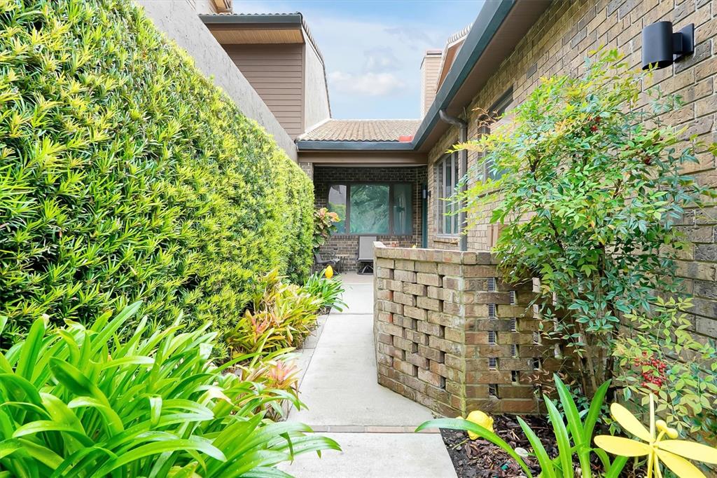 139 Woden Way Winter Haven, FL 33884 - Photo 4 of 60 a view of a pathway of the house with plants