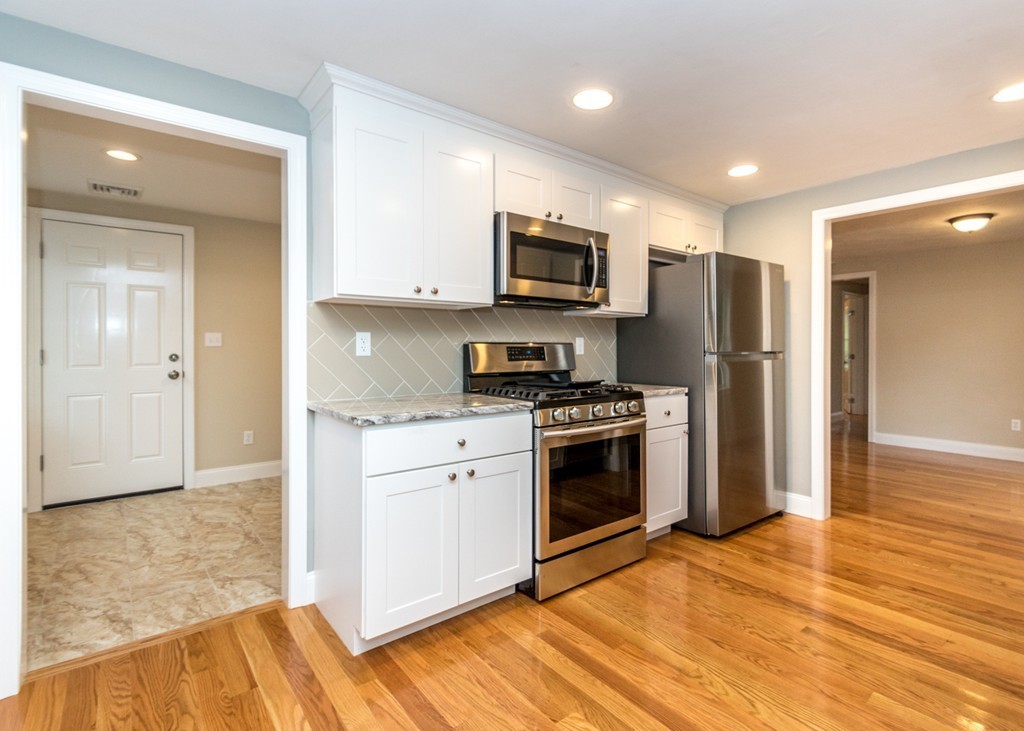 99 Cameron Road Norwood, MA 02062 - Photo 4 of 13 Gallery Image 4