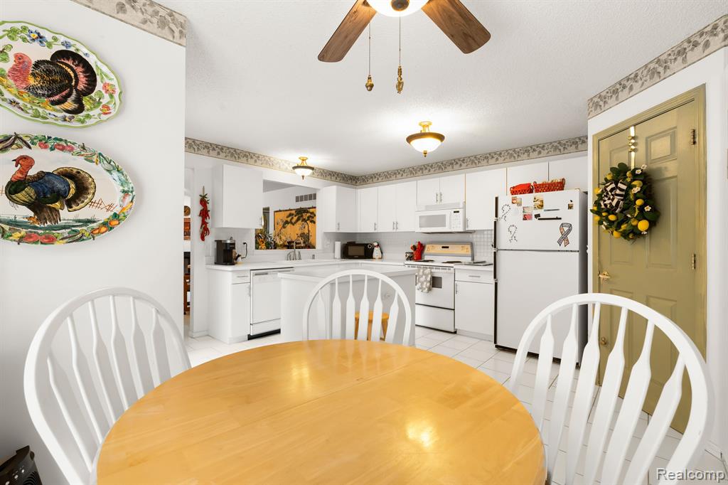 22340 River Ridge Trail Farmington Hills, MI 48335 - Photo 17 of 32