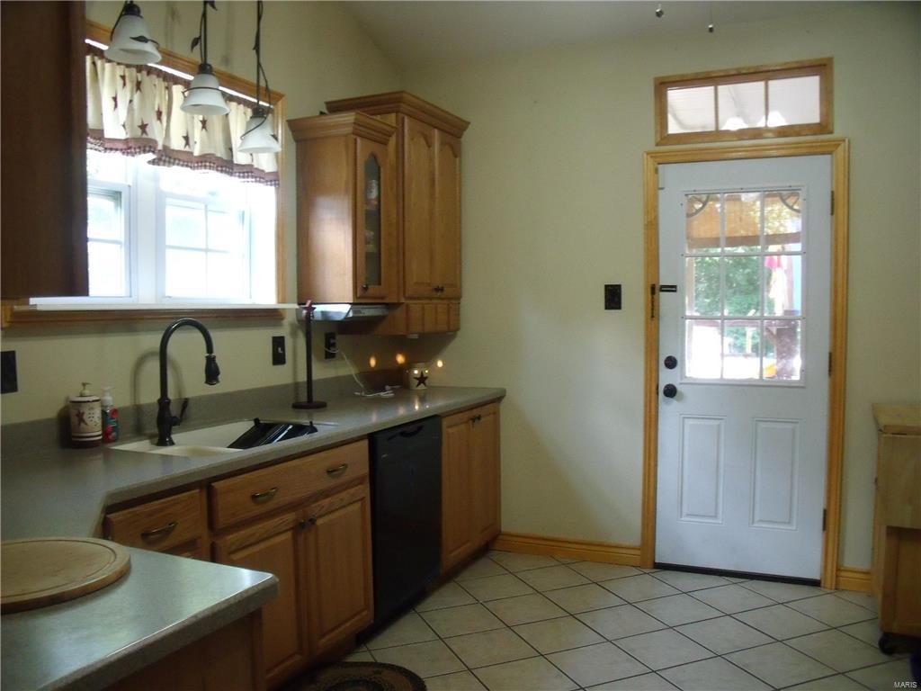 128 Helen Place Collinsville, IL 62234 - Photo 8 of 26 Gallery Image 8