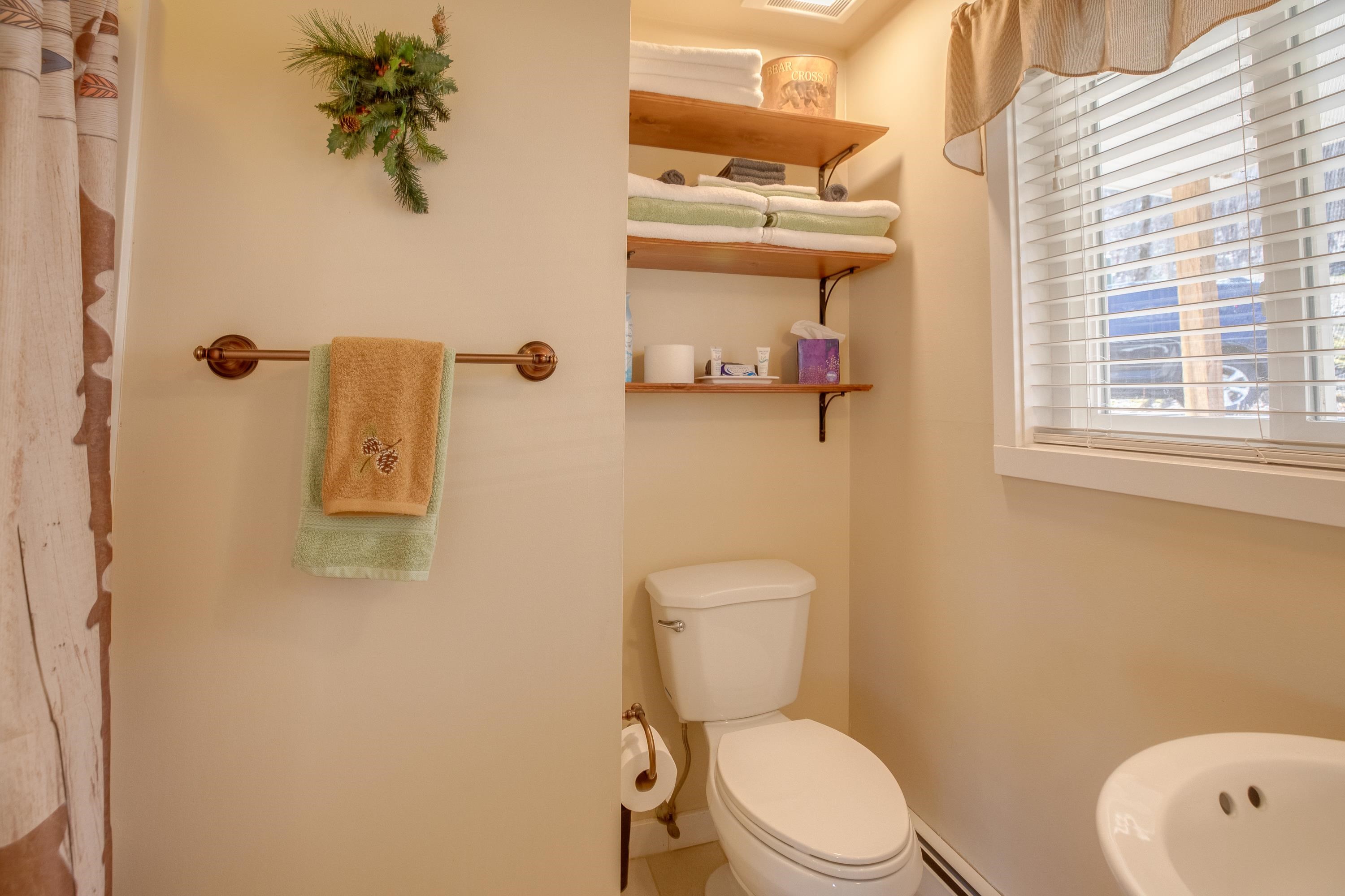 16 Beechnut Drive Lincoln, NH 03251 - Photo 9 of 40