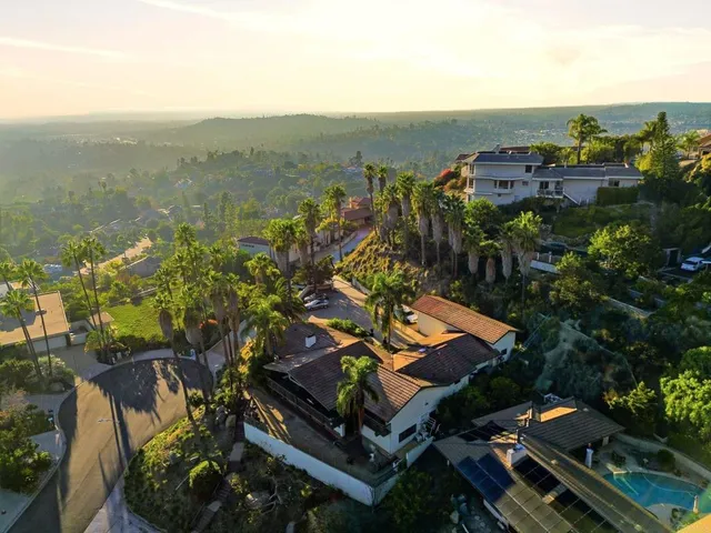 $2,300,000 | 9902 Heavenly Way, La Mesa, CA 91941