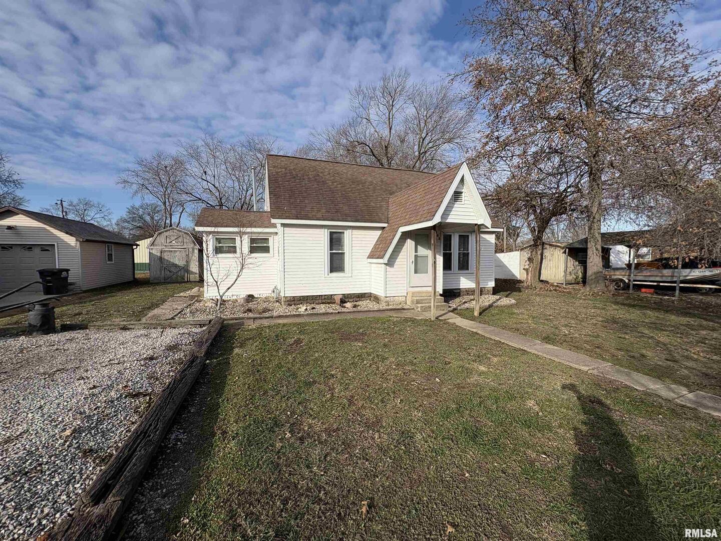 403 Wortby Street Odin, IL 62870 - Photo 2 of 11