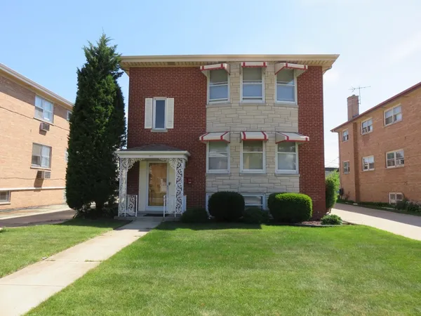 $2,200 | 8417 West Berwyn Avenue, Unit 2, Chicago, IL 60656