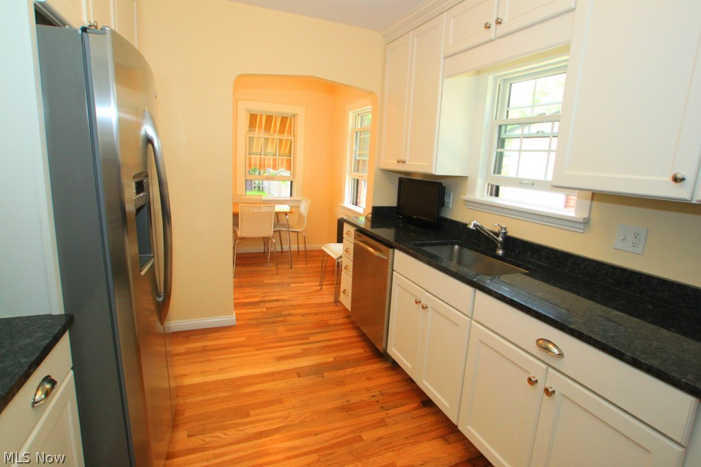 2584 Fenwick Road Cleveland, OH 44118 - Photo 9 of 25 Gallery Image 9