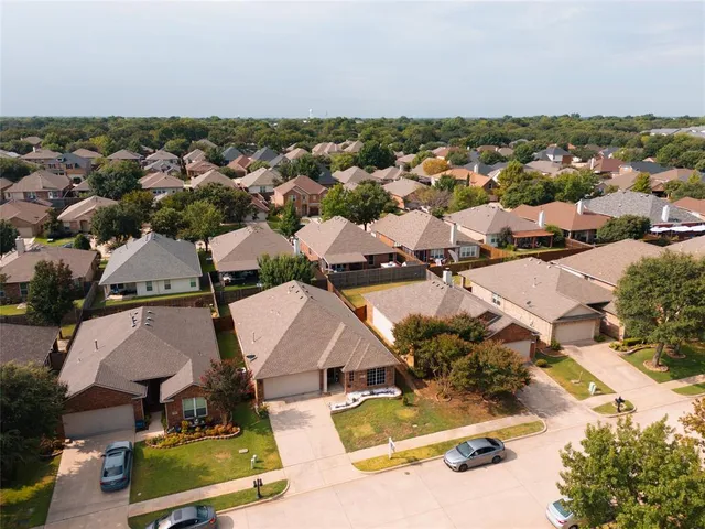 $407,000 | 504 Grayson Lane, Lake Dallas, TX 75065