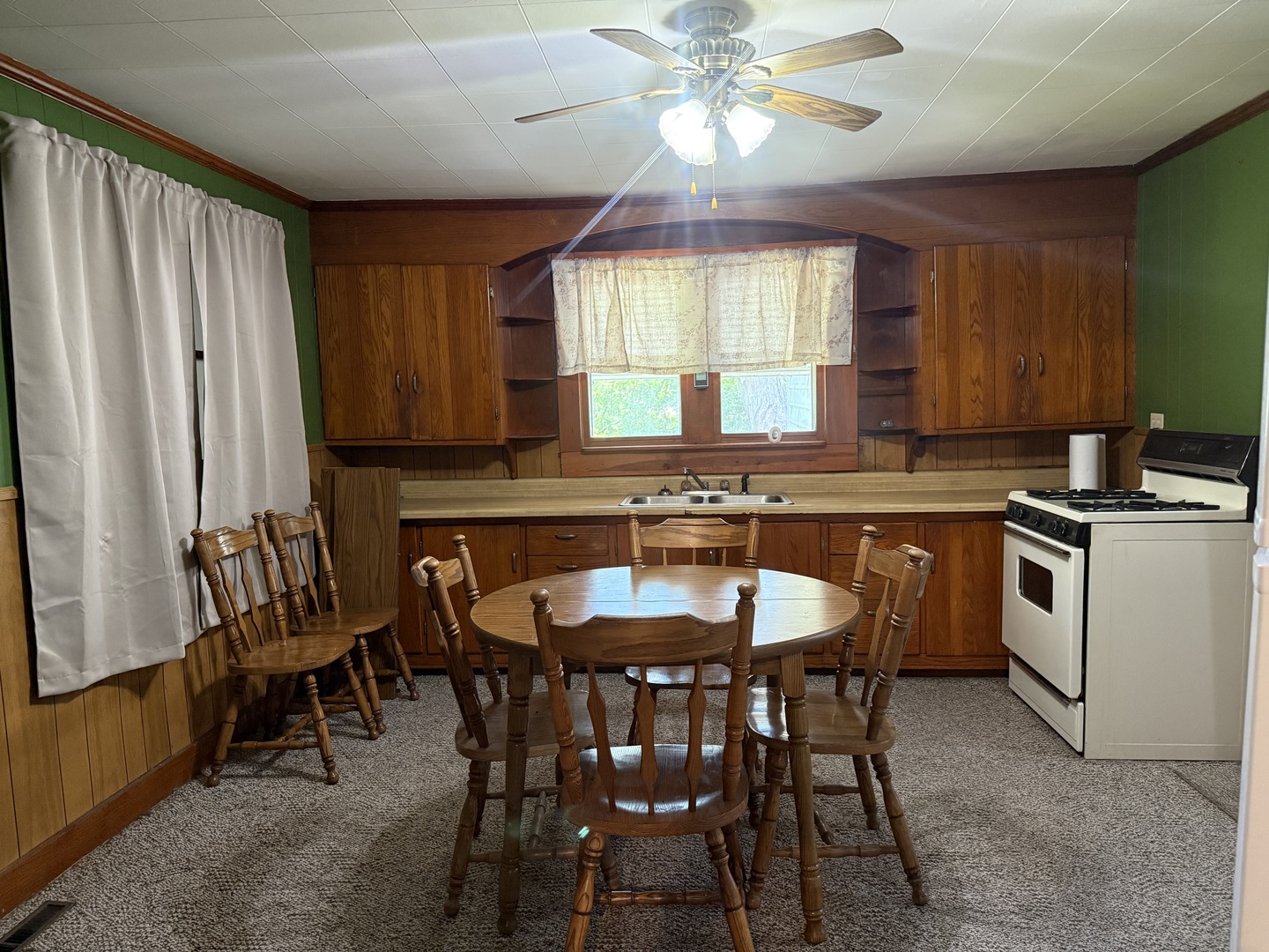 810 Longstreet Road Marion, IL 62959 - Photo 2 of 15