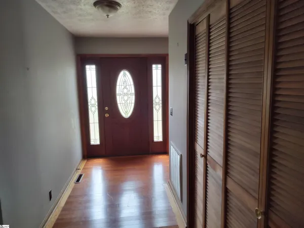$1,500 | 109 Triangle Pine Road, Fountain Inn, SC 29644