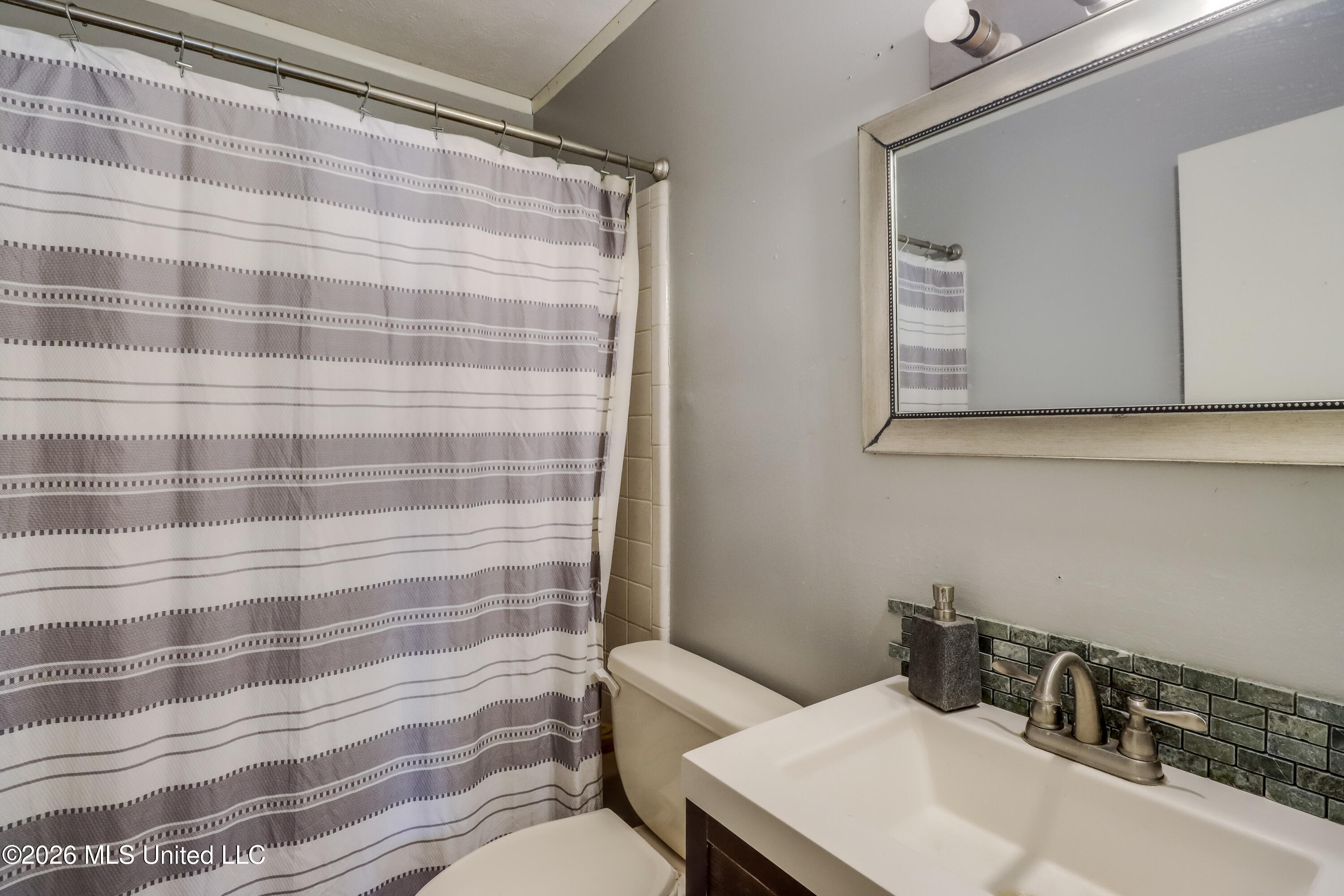 2168 Alice Drive Biloxi, MS 39531 - Photo 10 of 19 Full Bathroom