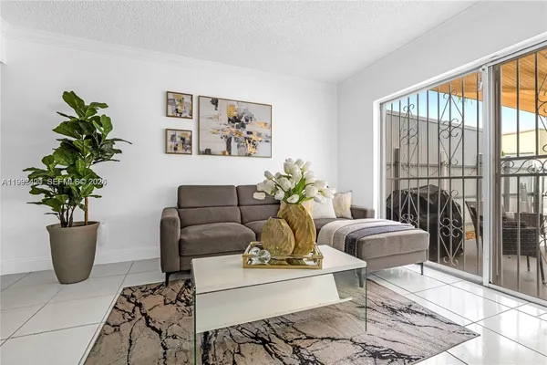 $2,600 | 1675 West 57th Street, Unit 514, Hialeah, FL 33012