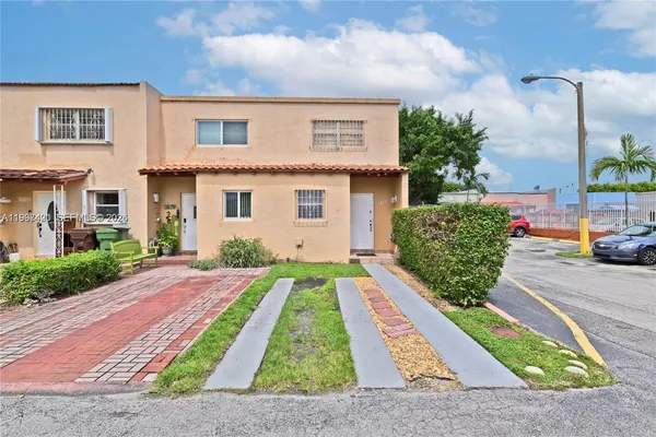 $2,600 | 1675 West 57th Street, Unit 514, Hialeah, FL 33012