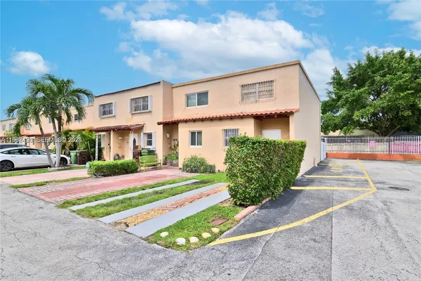 $2,600 | 1675 West 57th Street, Unit 514, Hialeah, FL 33012