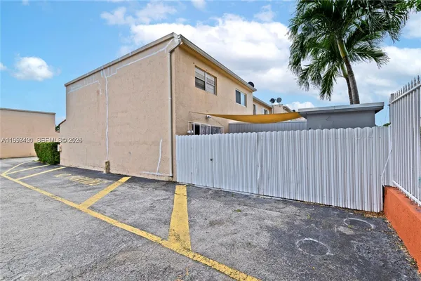 $2,600 | 1675 West 57th Street, Unit 514, Hialeah, FL 33012
