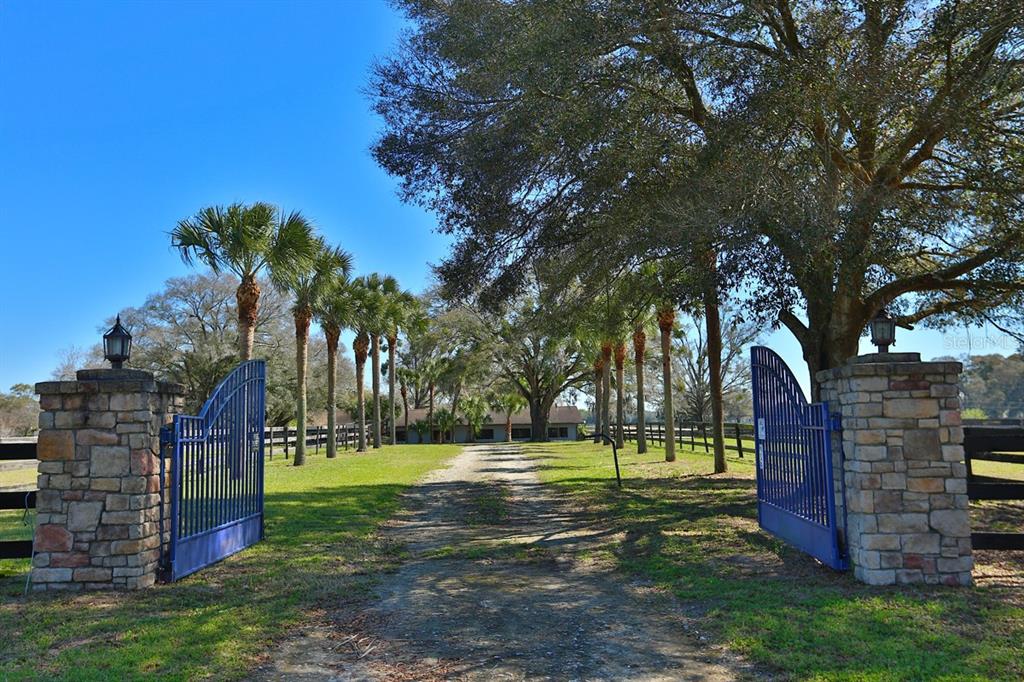2570 Southwest 100th Street Ocala, FL 34476 - Photo 2 of 23 Gallery Image 2