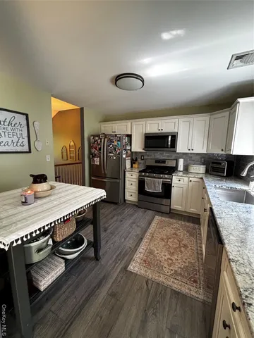 $499,900 | 62 Triangle Of Clearwater Road, Highland, NY 12528