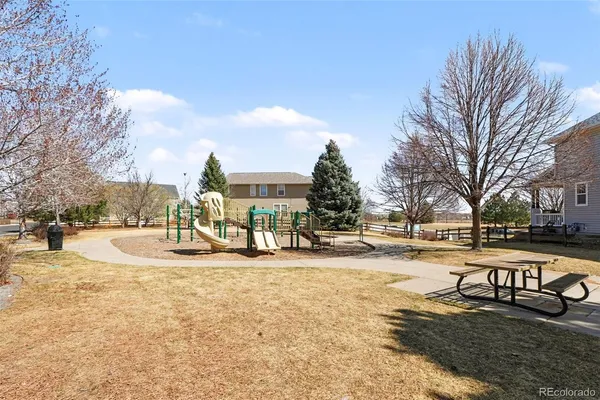 a view of a yard with a house