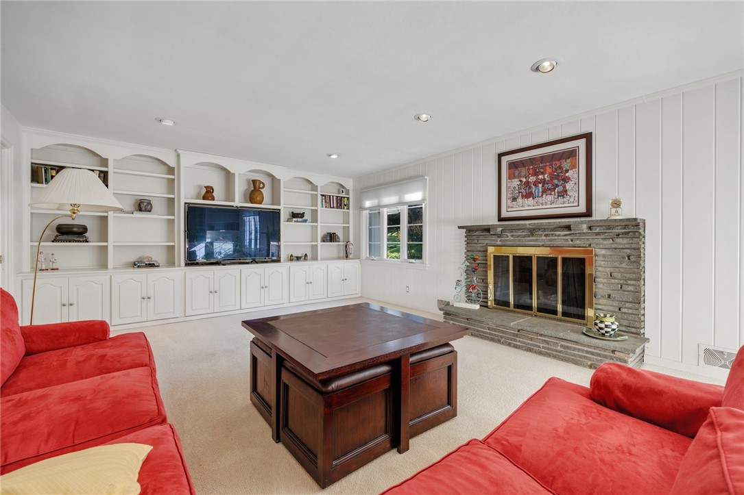 10 New England Drive Pittsford, NY 14618 - Photo 6 of 42 Gallery Image 6
