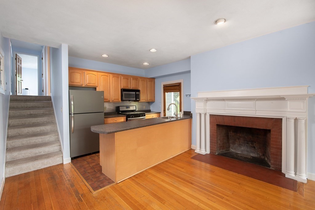 7 Cummings Road, Unit 4 Boston, MA 02135 - Photo 5 of 19