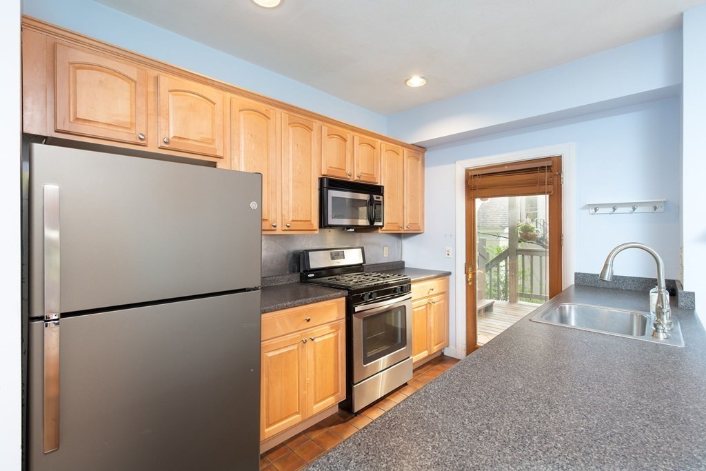 7 Cummings Road, Unit 4 Boston, MA 02135 - Photo 6 of 19