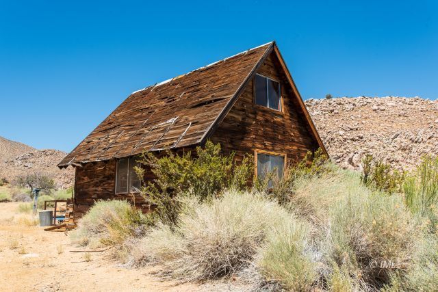 57 Bir Road Bishop, CA 93514 - Photo 23 of 35 a view of a house with a snow