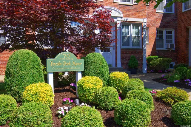 $320,000 | 70 South Park Avenue, Unit 112, Rockville Centre, NY 11570