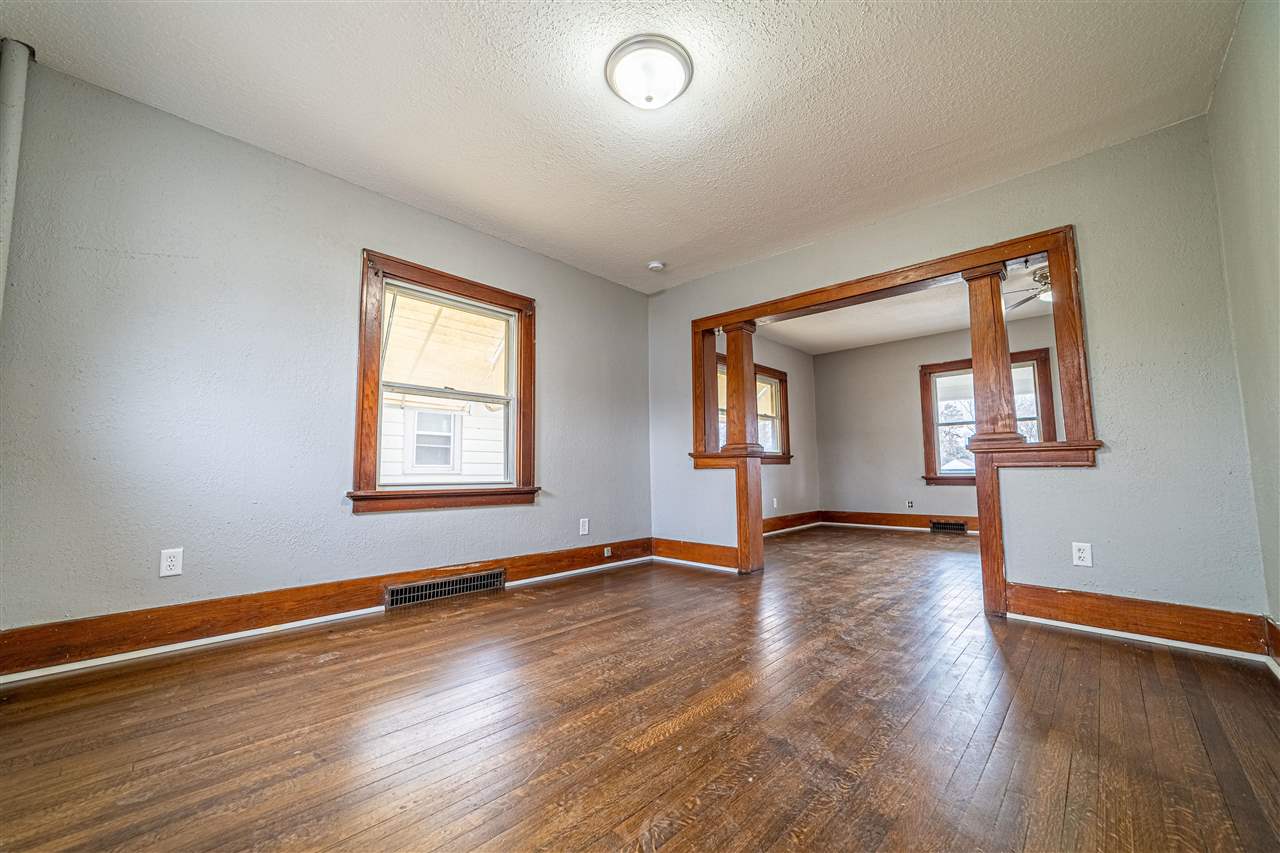 910 Center Point Road Northeast Cedar Rapids, IA 52402 - Photo 5 of 30 Gallery Image 5