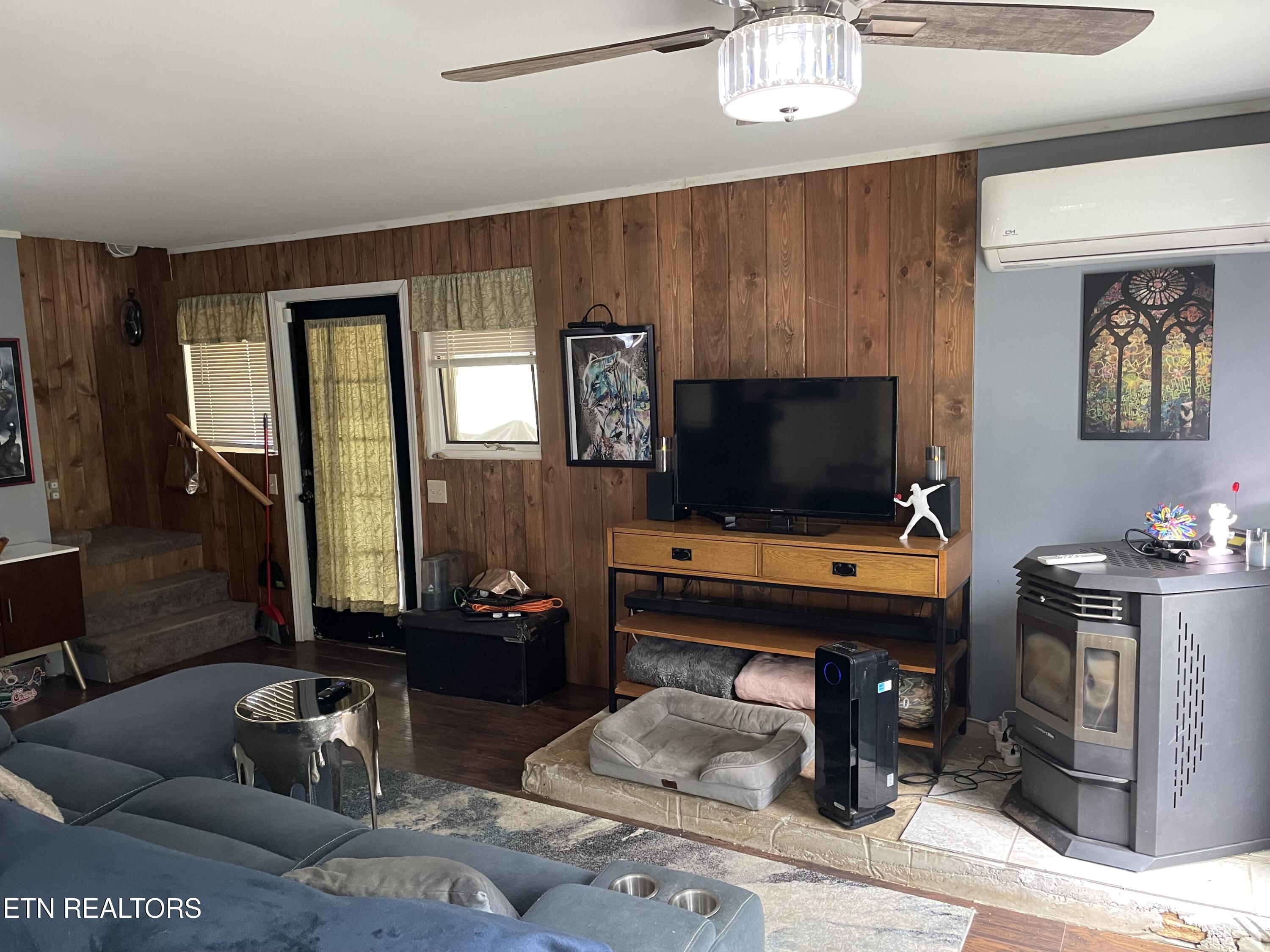 192 Massingale Road Tellico Plains, TN 37385 - Photo 12 of 36 Family room