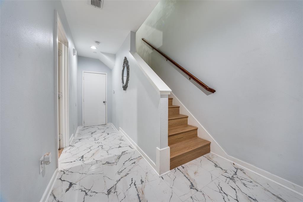 1016 Liberty Street, Unit 2 Dallas, TX 75204 - Photo 22 of 24 a view of entryway