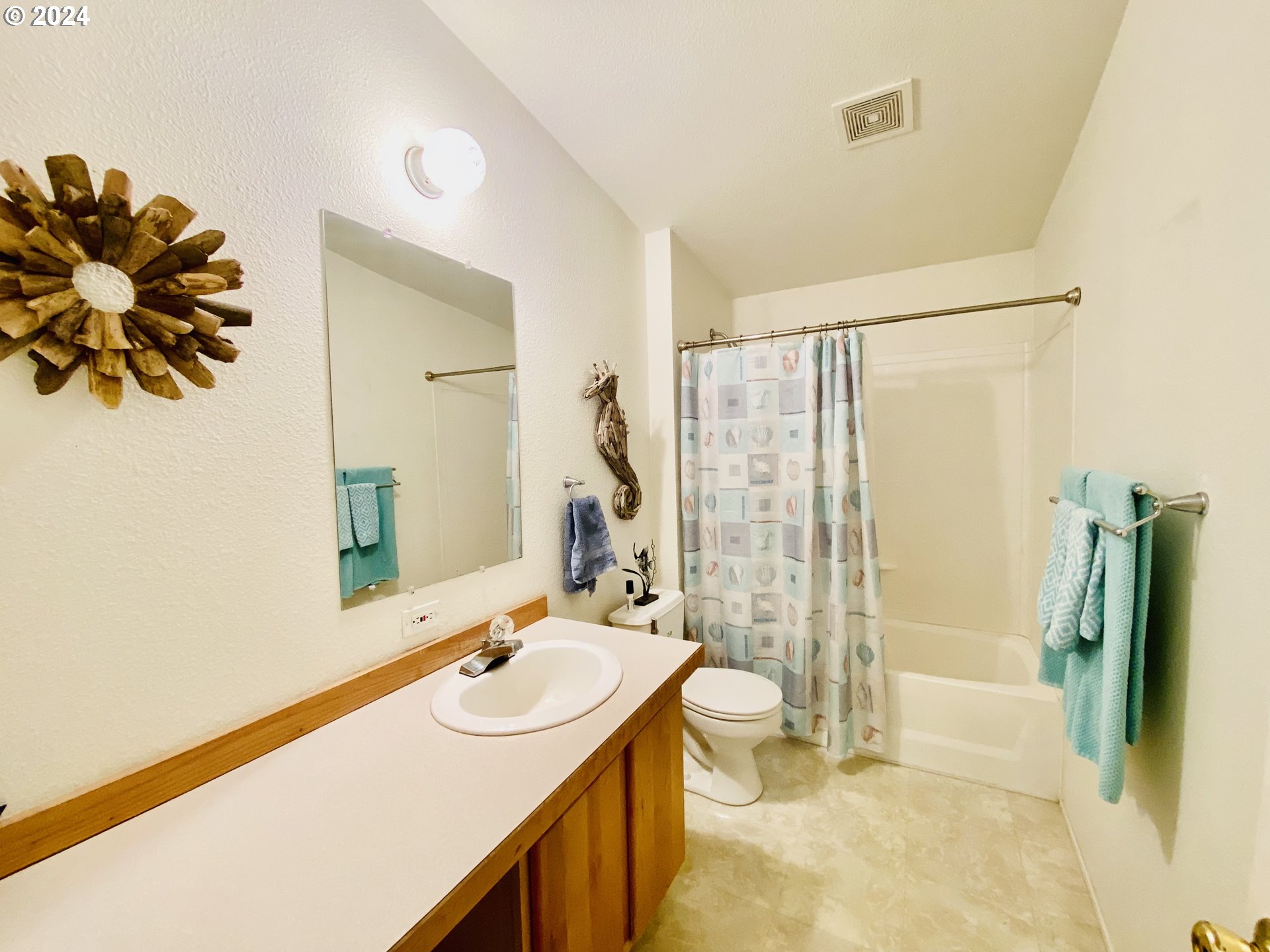 657 54th Street Springfield, OR 97478 - Photo 19 of 28 a bathroom with a sink and a mirror
