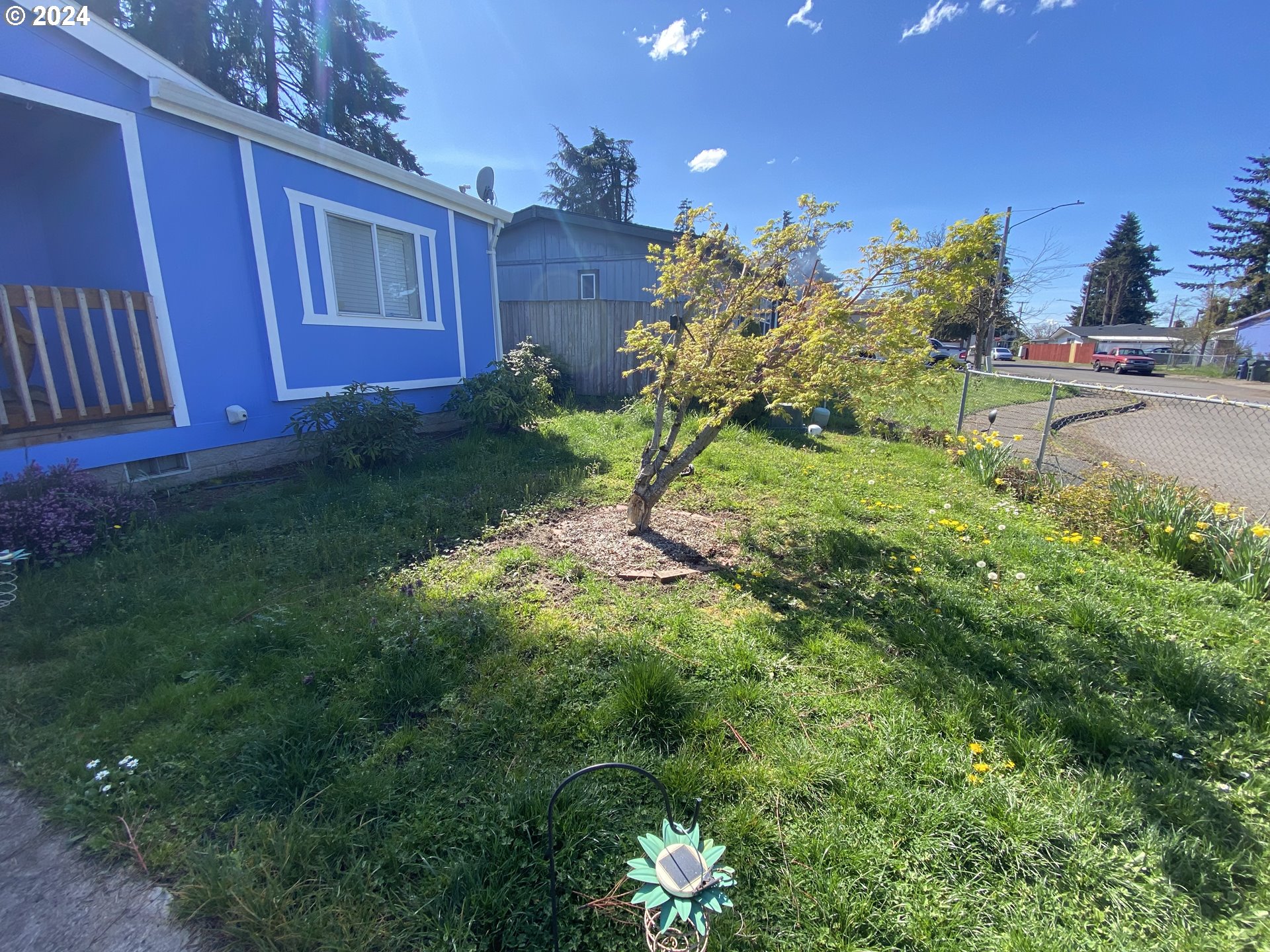 657 54th Street Springfield, OR 97478 - Photo 2 of 28 a view of a house with a yard