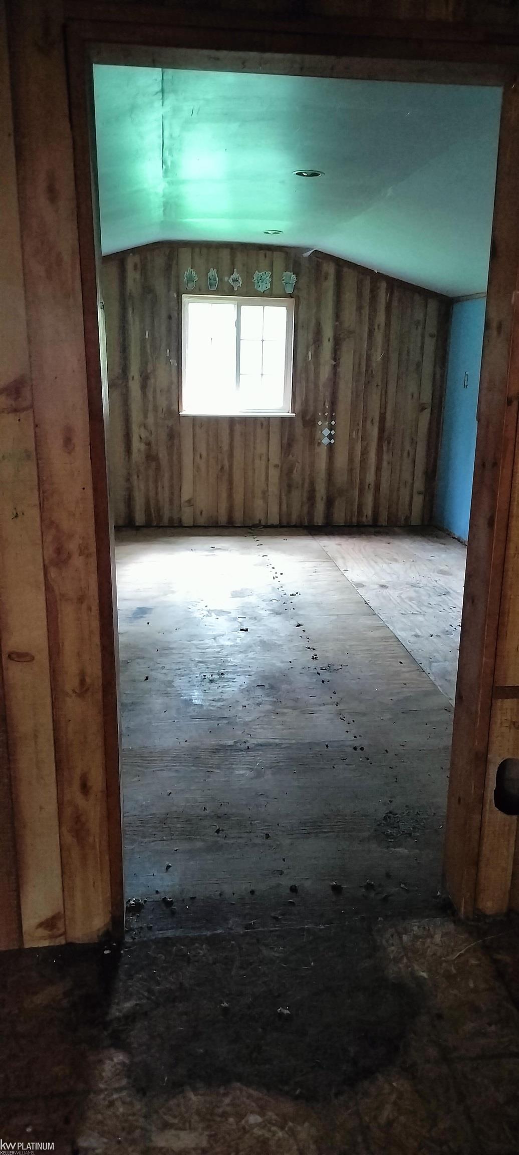 2863 Beach Road Port Huron, MI 48060 - Photo 9 of 13 50185640-d20d3a86-a184-4a47-b10d-970517b12c46.JPG