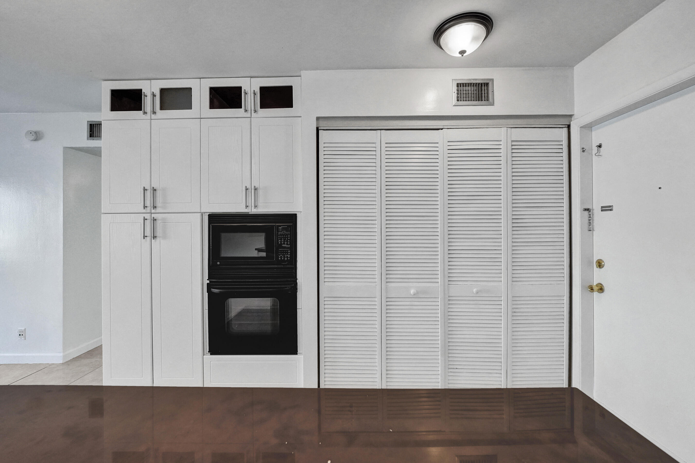 600 Southeast 2nd Avenue, Unit K2 Deerfield Beach, FL 33441 - Photo 8 of 29 a view of a hallway