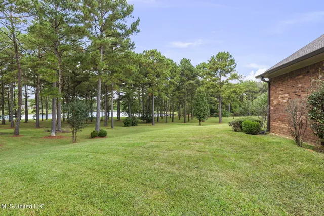 $889,900 | 131 Lakeshire Parkway, Canton, MS 39046