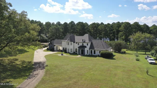 $889,900 | 131 Lakeshire Parkway, Canton, MS 39046