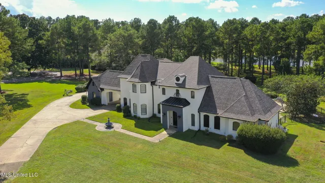 $889,900 | 131 Lakeshire Parkway, Canton, MS 39046