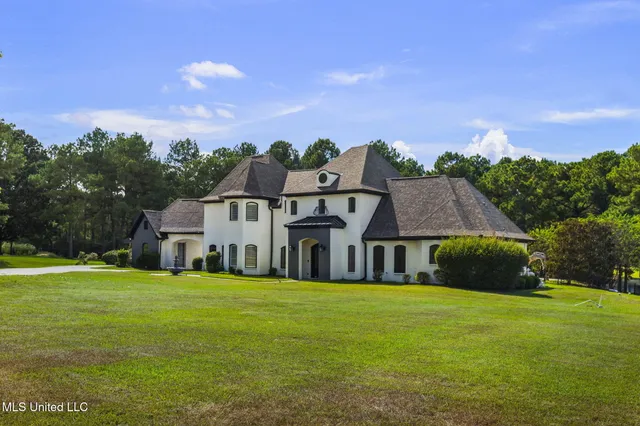 $889,900 | 131 Lakeshire Parkway, Canton, MS 39046