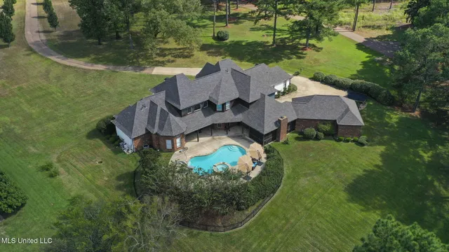 $889,900 | 131 Lakeshire Parkway, Canton, MS 39046
