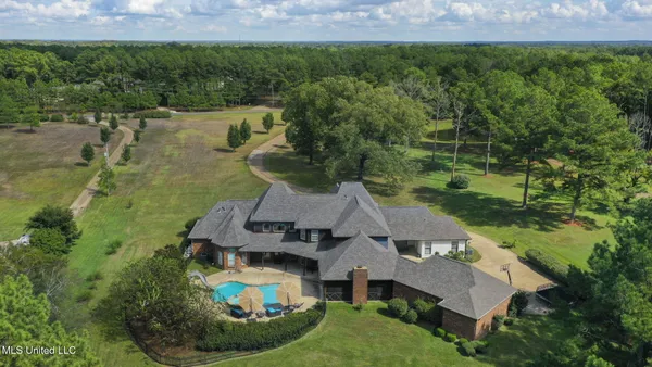 $849,900 | 131 Lakeshire Parkway, Canton, MS 39046