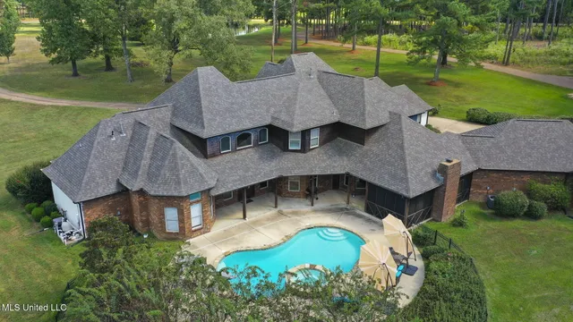 $889,900 | 131 Lakeshire Parkway, Canton, MS 39046