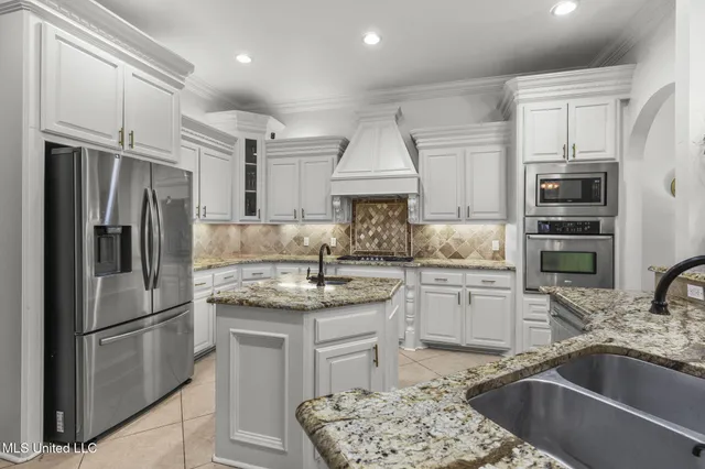 $889,900 | 131 Lakeshire Parkway, Canton, MS 39046