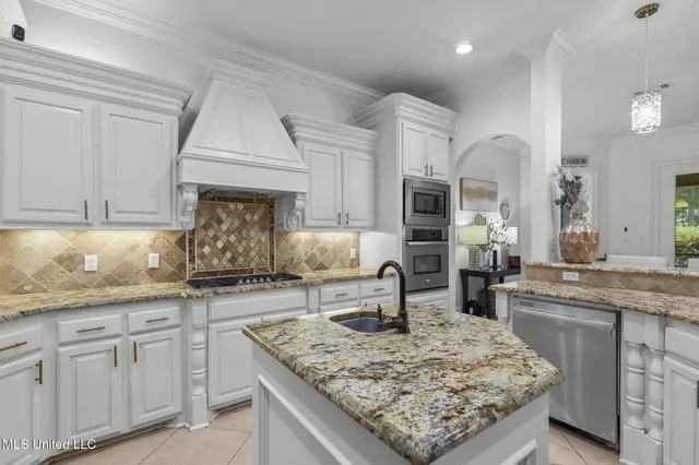 $889,900 | 131 Lakeshire Parkway, Canton, MS 39046