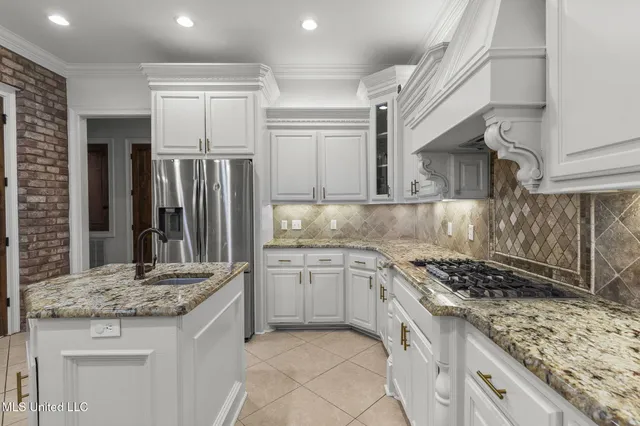 $889,900 | 131 Lakeshire Parkway, Canton, MS 39046