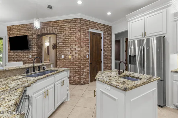 $849,900 | 131 Lakeshire Parkway, Canton, MS 39046